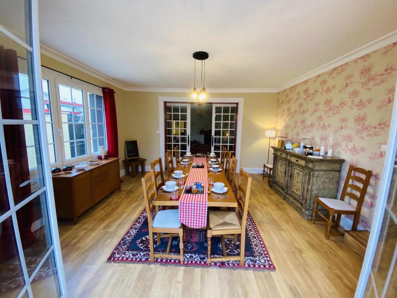 Breakfast in the Dining Room