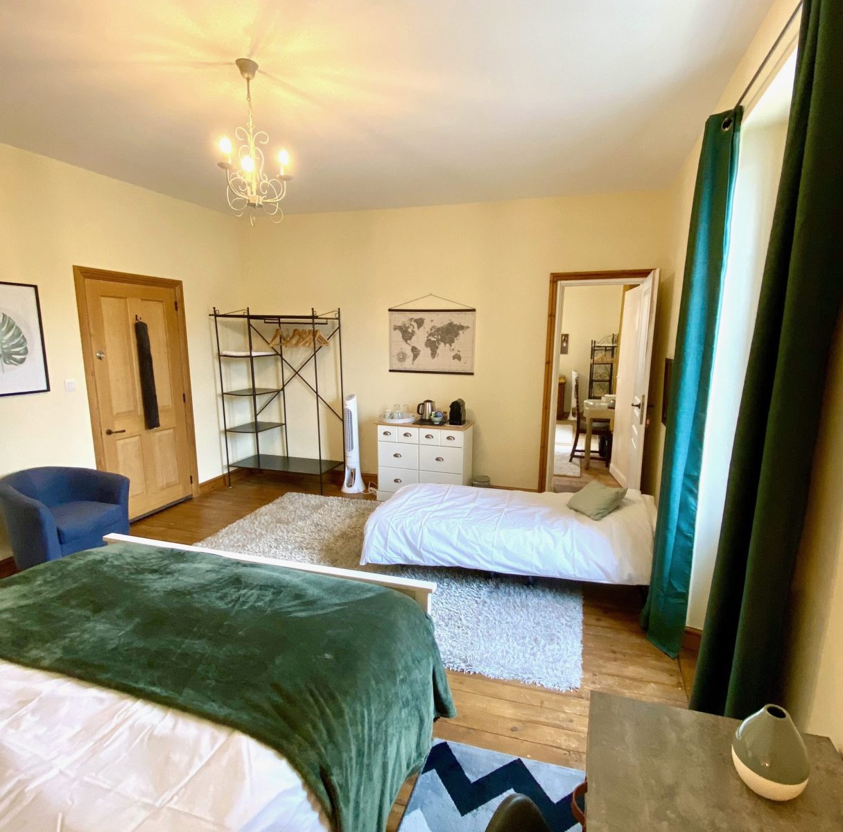 Open interconnecting rooms La Chambre Verte and La Chambre Jaune with an extra bed for a child
