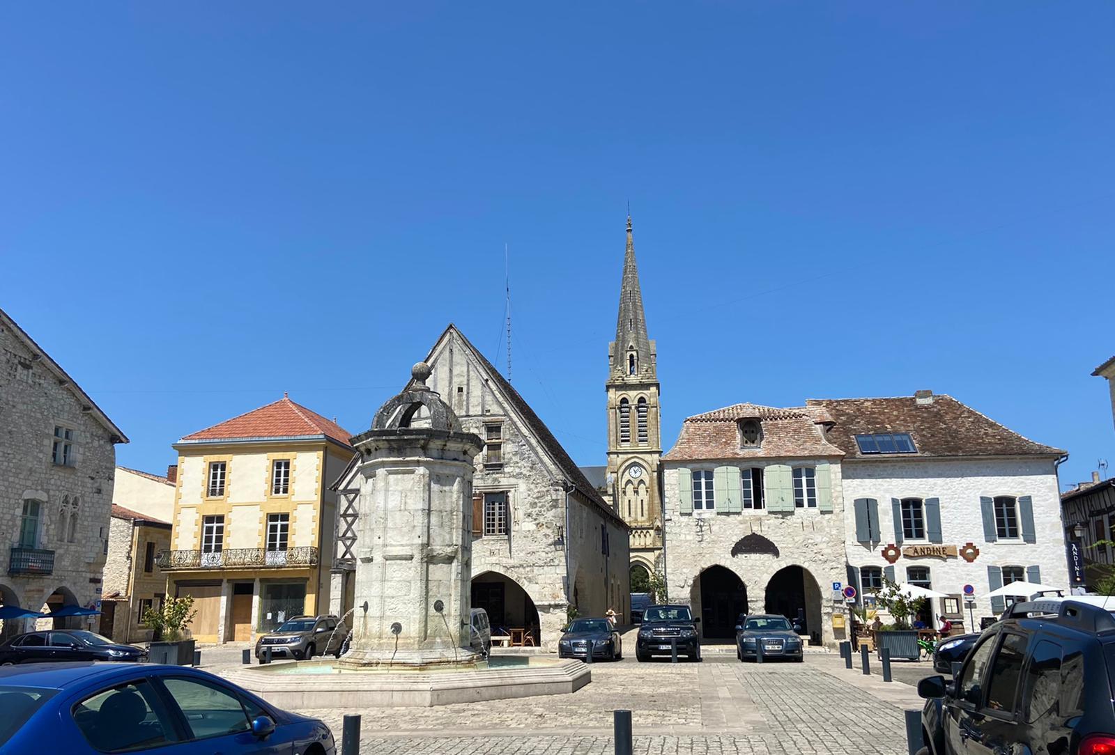 The square in Eymet
