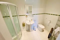 Ensuite Shower Room (Bleue)