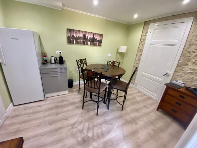 Guest area with fridge, kettle and coffee machine